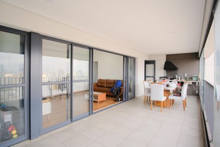 Apartamento à venda com 124m², 4 quartos e 2 vagasVaranda