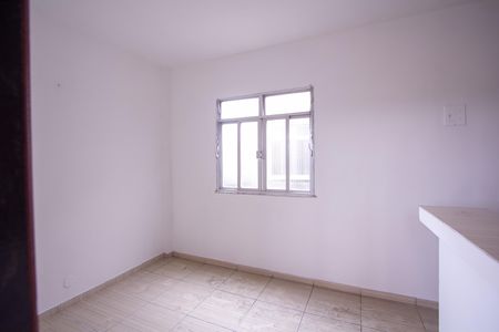 Sala de apartamento para alugar com 1 quarto, 40m² em Vista Alegre, São Gonçalo