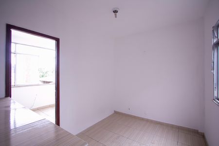 Sala de apartamento para alugar com 1 quarto, 40m² em Vista Alegre, São Gonçalo