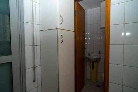 Apartamento para alugar com 87m², 3 quartos e 2 vagasBanheiro de Serviço