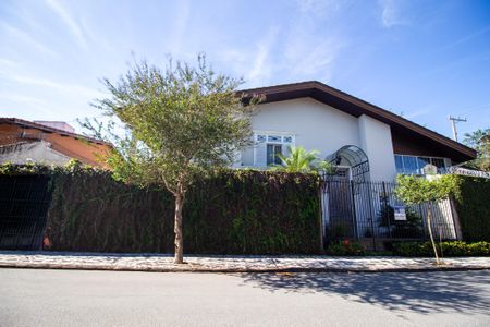 Casa para alugar com 400m², 4 quartos e 4 vagasFachada 