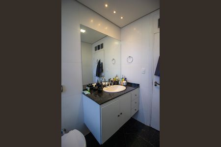 Casa para alugar com 400m², 4 quartos e 4 vagasBanheiro social