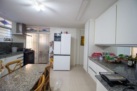 Casa para alugar com 400m², 4 quartos e 4 vagasCozinha 