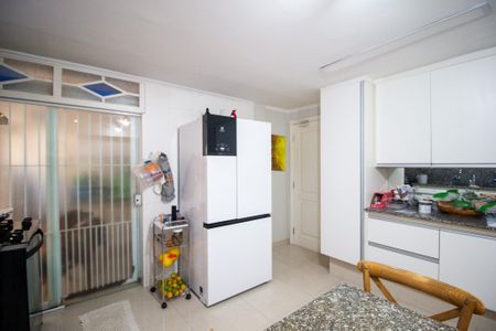 Casa para alugar com 400m², 4 quartos e 4 vagasCozinha 