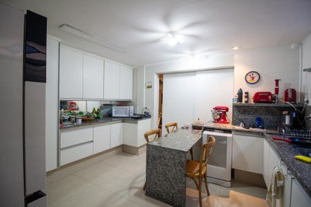 Casa para alugar com 400m², 4 quartos e 4 vagasCozinha 