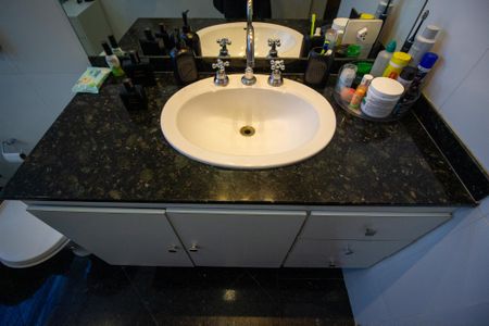 Casa para alugar com 400m², 4 quartos e 4 vagasBanheiro social