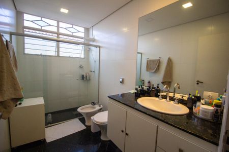 Casa para alugar com 400m², 4 quartos e 4 vagasBanheiro social