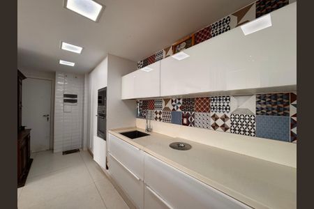 Apartamento para alugar com 116m², 2 quartos e 2 vagas Apartamento para alugar com 116m², 2 quartos e 2 vagasCozinha e Área de Serviço