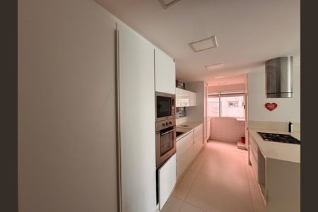Apartamento para alugar com 116m², 2 quartos e 2 vagas Apartamento para alugar com 116m², 2 quartos e 2 vagasCozinha e Área de Serviço