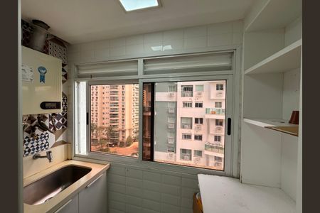 Apartamento para alugar com 116m², 2 quartos e 2 vagas Apartamento para alugar com 116m², 2 quartos e 2 vagasCozinha e Área de Serviço