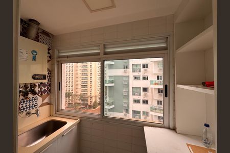 Apartamento para alugar com 116m², 2 quartos e 2 vagas Apartamento para alugar com 116m², 2 quartos e 2 vagasCozinha e Área de Serviço