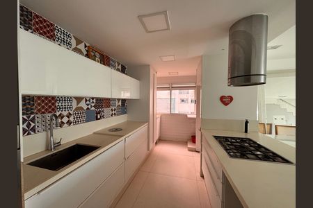 Apartamento para alugar com 116m², 2 quartos e 2 vagas Apartamento para alugar com 116m², 2 quartos e 2 vagasCozinha e Área de Serviço