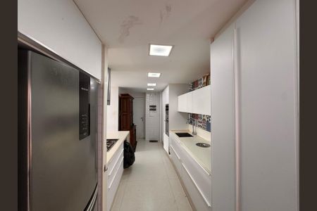 Apartamento para alugar com 116m², 2 quartos e 2 vagas Apartamento para alugar com 116m², 2 quartos e 2 vagasCozinha e Área de Serviço