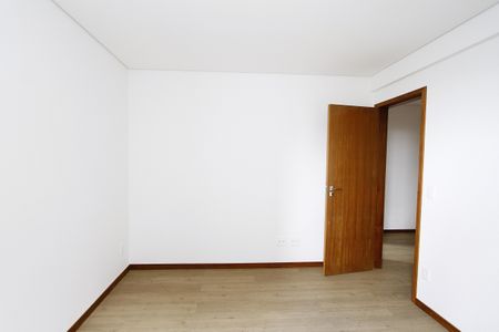 Apartamento à venda com 135m², 4 quartos e 3 vagasQuarto 3