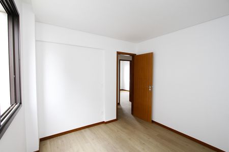 Apartamento à venda com 135m², 4 quartos e 3 vagasQuarto 4