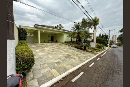 Casa para alugar com 350m², 4 quartos e 3 vagas