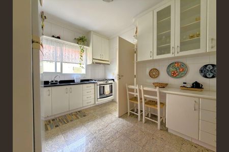 Casa para alugar com 350m², 4 quartos e 3 vagas