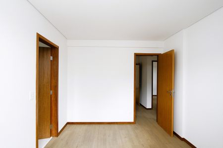 Apartamento à venda com 135m², 4 quartos e 3 vagasQuarto 2 - Suíte