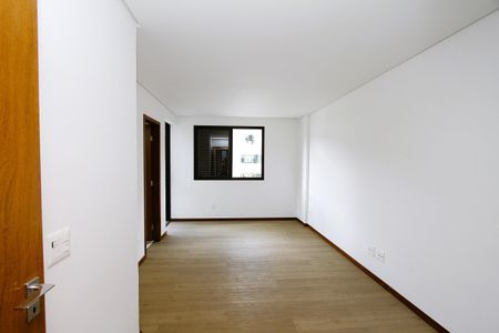 Apartamento à venda com 135m², 4 quartos e 3 vagasQuarto 1 - Suíte