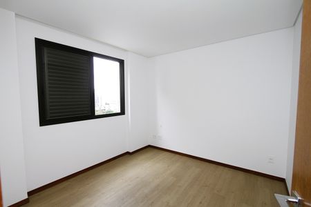 Apartamento à venda com 135m², 4 quartos e 3 vagasQuarto 3