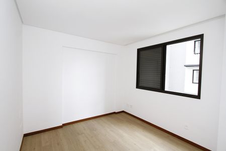 Apartamento à venda com 135m², 4 quartos e 3 vagasQuarto 4