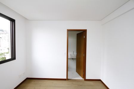 Apartamento à venda com 135m², 4 quartos e 3 vagasQuarto 2 - Suíte