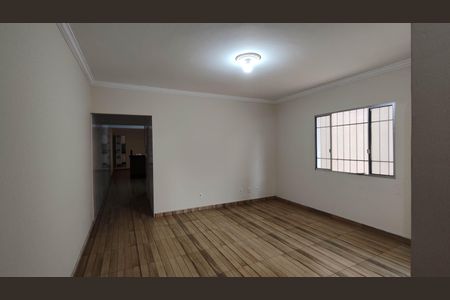 Sala de estar de casa para alugar com 4 quartos, 209m² em Vila Romanopolis, Ferraz de Vasconcelos