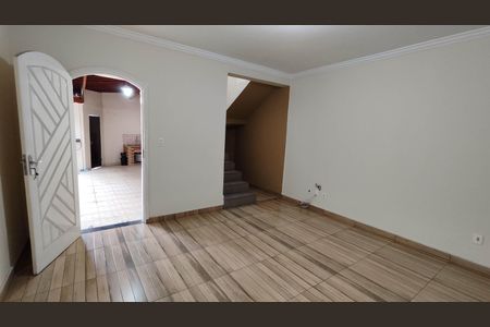 Sala de estar de casa para alugar com 4 quartos, 209m² em Vila Romanopolis, Ferraz de Vasconcelos