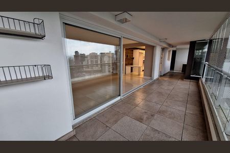 Apartamento para alugar com 196m², 3 quartos e 3 vagas
