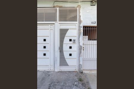 Casa para alugar com 171m², 2 quartos e sem vagaFachada
