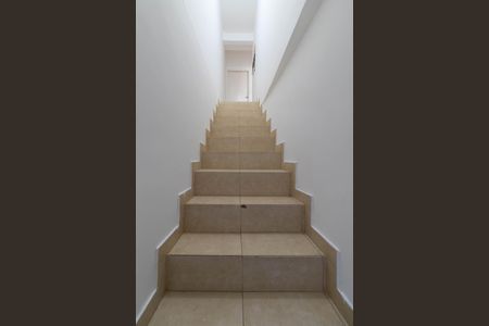 Casa para alugar com 171m², 2 quartos e sem vagaEscada Entrada