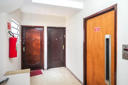 Apartamento à venda com 69m², 2 quartos e 1 vagaHall do andar