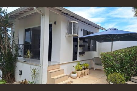 Casa de condomínio à venda com 470m², 4 quartos e 2 vagasÁrea externa