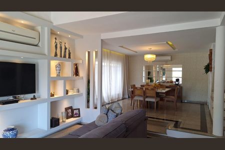 Sala de casa de condomínio à venda com 4 quartos, 470m² em Pendotiba, Niterói