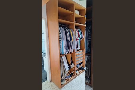 Casa de condomínio à venda com 470m², 4 quartos e 2 vagasQuarto 