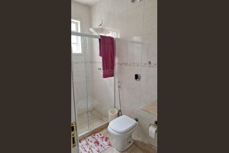 Casa de condomínio à venda com 470m², 4 quartos e 2 vagasBanheiro 