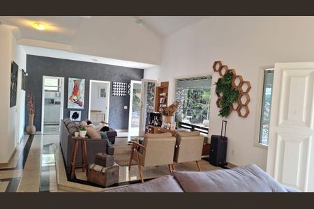 Sala  de casa de condomínio à venda com 4 quartos, 470m² em Pendotiba, Niterói