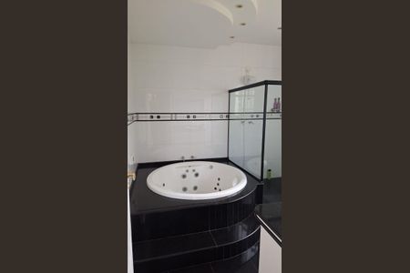 Casa de condomínio à venda com 470m², 4 quartos e 2 vagasBanheiro 