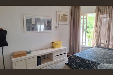 Casa de condomínio à venda com 470m², 4 quartos e 2 vagasQuarto 
