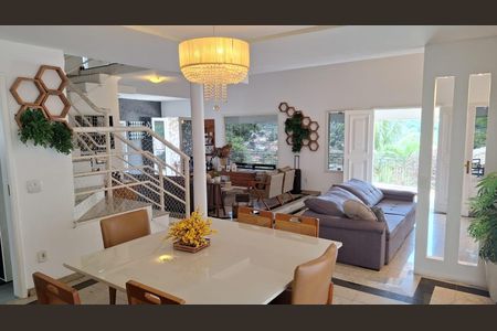 Sala de casa de condomínio à venda com 4 quartos, 470m² em Pendotiba, Niterói