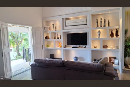 Sala  de casa de condomínio à venda com 4 quartos, 470m² em Pendotiba, Niterói