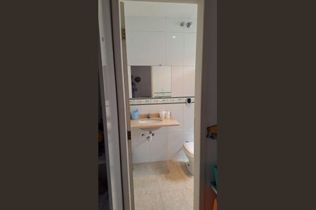 Casa de condomínio à venda com 470m², 4 quartos e 2 vagasBanheiro