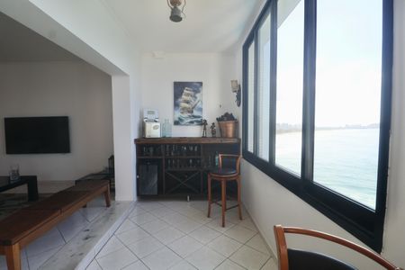 Sala de apartamento para alugar com 4 quartos, 230m² em Morro do Maluf, Guarujá