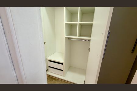 Apartamento à venda com 56m², 2 quartos e 2 vagas Apartamento à venda com 56m², 2 quartos e 2 vagasCloset Suíte