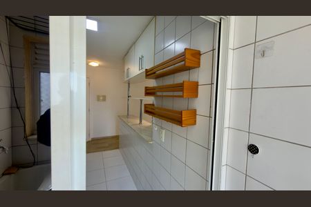 Apartamento à venda com 56m², 2 quartos e 2 vagas Apartamento à venda com 56m², 2 quartos e 2 vagasCozinha