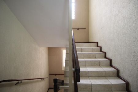 Apartamento à venda com 80m², 2 quartos e sem vagaEscada