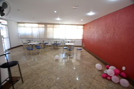 Apartamento para alugar com 70m², 2 quartos e 1 vagaÁrea comum - Salão de festas