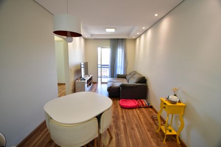 Apartamento para alugar com 70m², 2 quartos e 1 vagaSala
