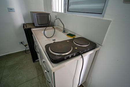 Cozinha de kitnet/studio para alugar com 1 quarto, 10m² em Rio Pequeno, São Paulo