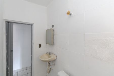 Banheiro de casa para alugar com 2 quartos, 55m² em Jardim Fontalis, São Paulo